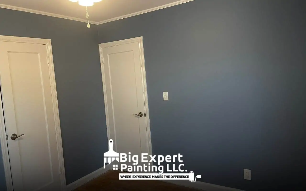 Best bold colors for dining rooms, including deep blues, greens, and warm tones.